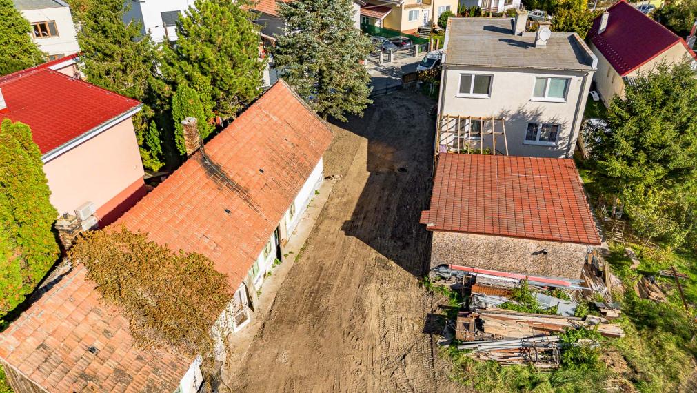 STAVEBNÝ POZEMOK - MOST PRI BRATISLAVE - 857M2 - POKOJNÁ ČASŤ OBCE