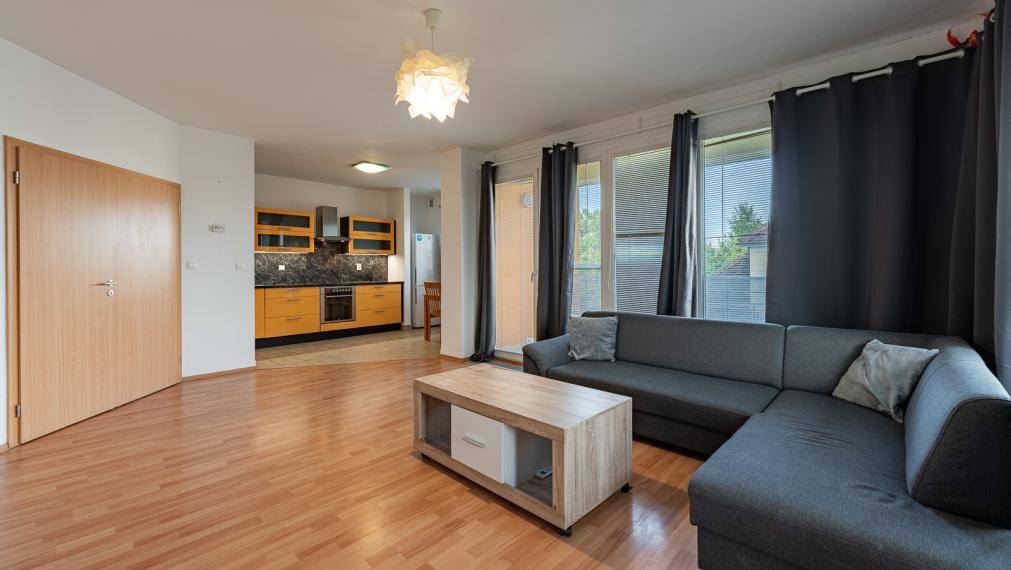 V BLÍZKOSTI OC AVION - VEĽKÝ 2i BYT S LOGGIOU 15M2 - PIVNICA - PARKOVANIE V GARÁŽI