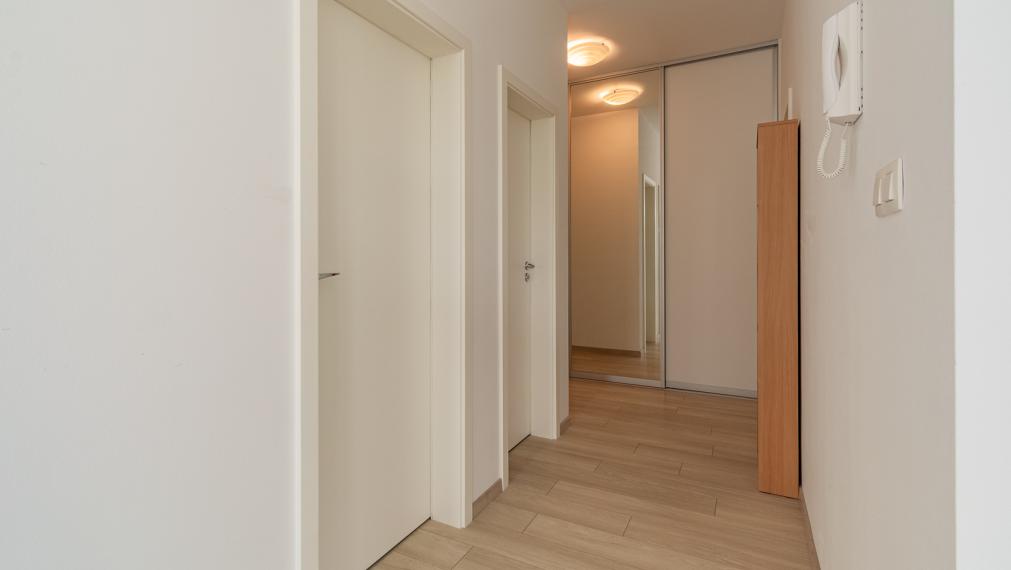 KRÁSNY 2i BYT V NOVOSTAVBE S PREDZÁHRADKOU - TRI VODY