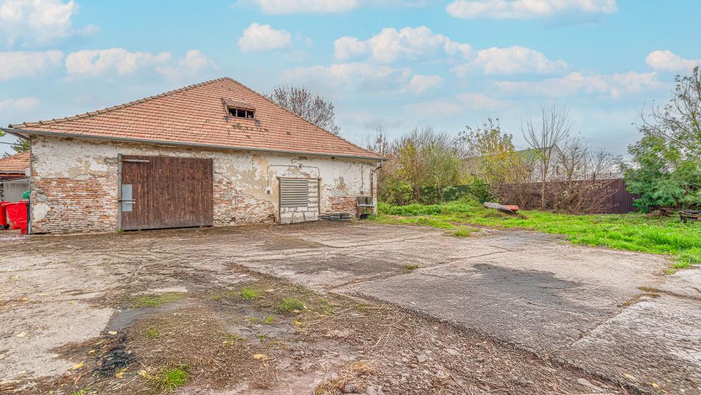 LÚČNY DVOR - INVESTIČNÝ STAVEBNÝ POZEMOK - 2 495 M2