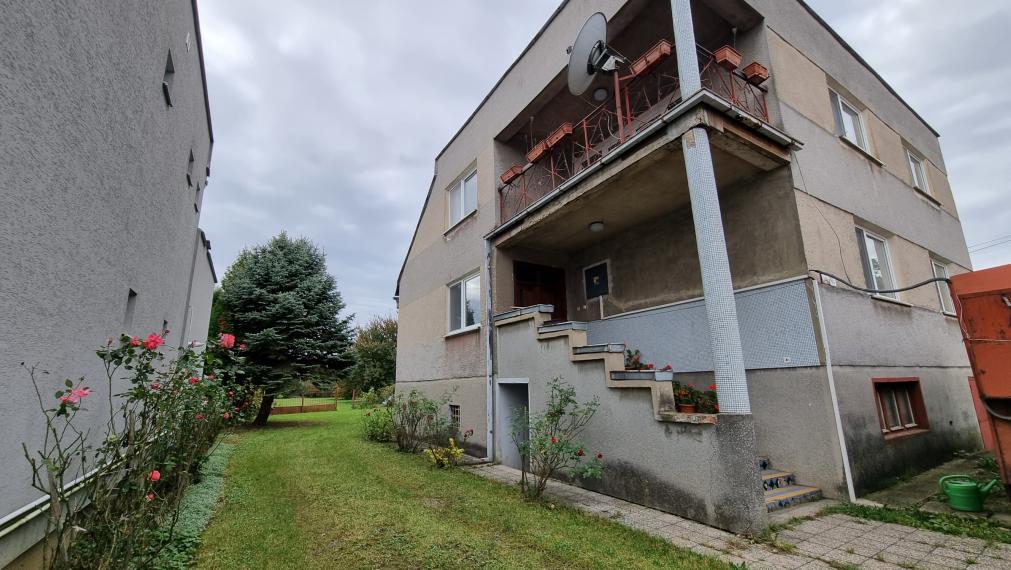 MICHALOVCE - SAMOSTATNE STOJACI 6i RD - PODPIVNIČENÝ - POZEMOK 1824M2