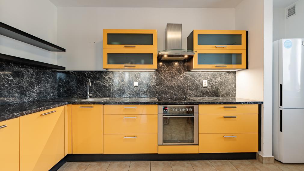 V BLÍZKOSTI OC AVION - VEĽKÝ 2i BYT S LOGGIOU 15M2 - PIVNICA - PARKOVANIE V GARÁŽI