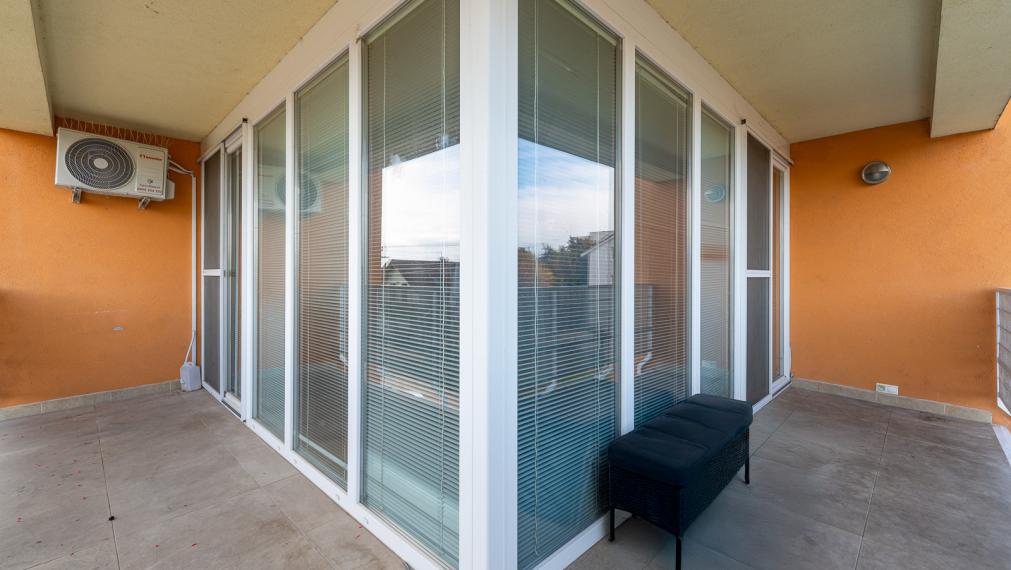 V BLÍZKOSTI OC AVION - VEĽKÝ 2i BYT S LOGGIOU 15M2 - PIVNICA