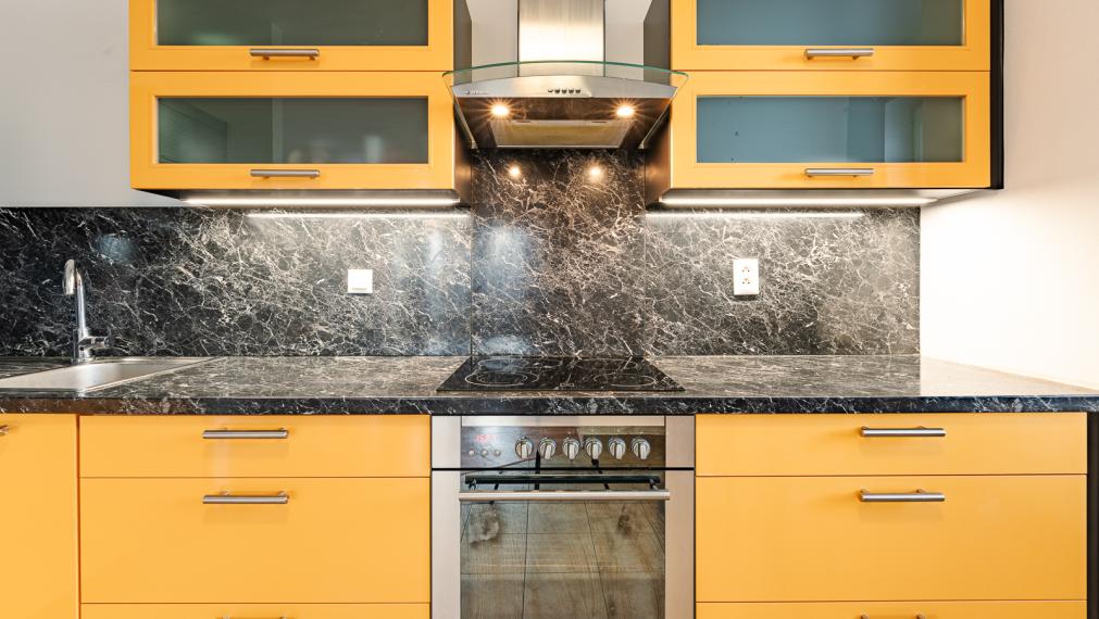 IHNEĎ VOĽNÝ ! V BLÍZKOSTI OC AVION - VEĽKÝ 2i BYT S LOGGIOU 15M2 - PIVNICA