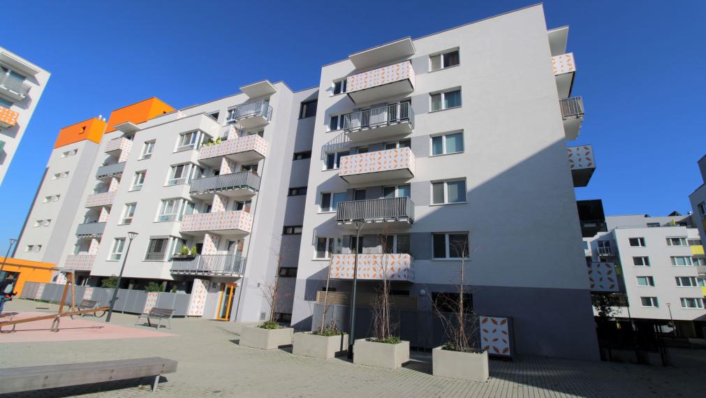 PRI HRUBEJ LÚKE - KRÁSNY 2i BYT V NOVOSTAVBE S BALKÓNOM A PIVNICOU - ZARIADENÝ