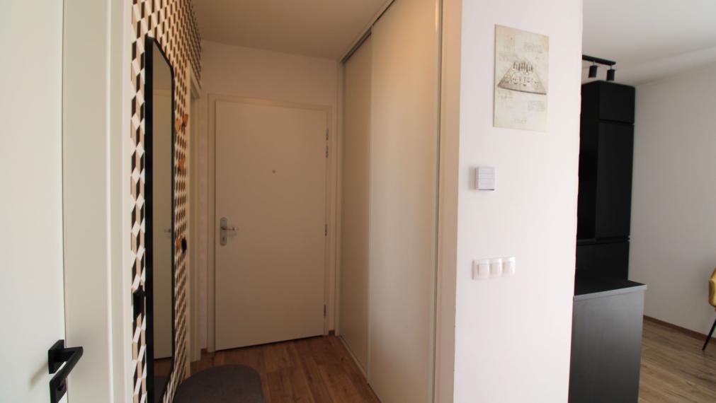 BYSTRICKÁ ul. - MODERNÝ 2i BYT S BALKÓNOM - PIVNICA - VONKAJŠIE PARKOVACIE MIESTO