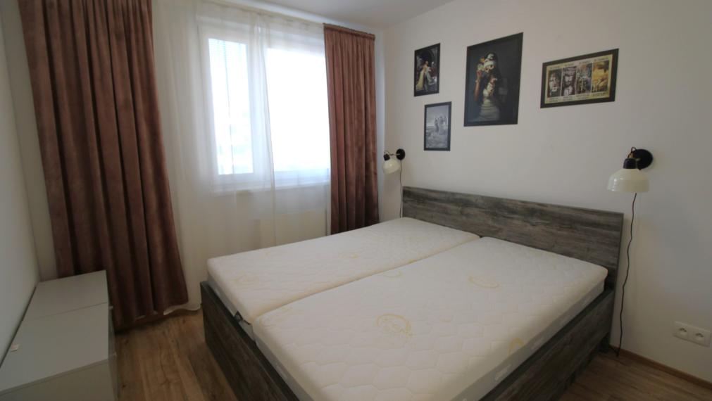 BYSTRICKÁ ul. - MODERNÝ 2i BYT S BALKÓNOM - PIVNICA - VONKAJŠIE PARKOVACIE MIESTO