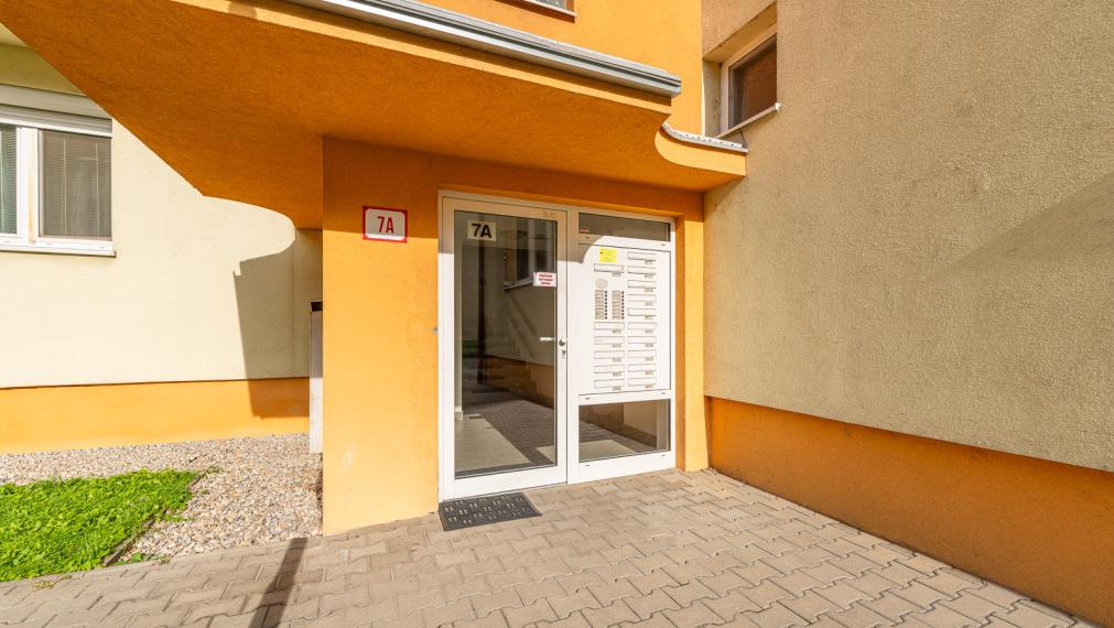 VEĽKÝ PRIESTRANNÝ 2i BYT S LOGGIOU 15M2 - PIVNICA - PARKOVANIE V GARÁŽI