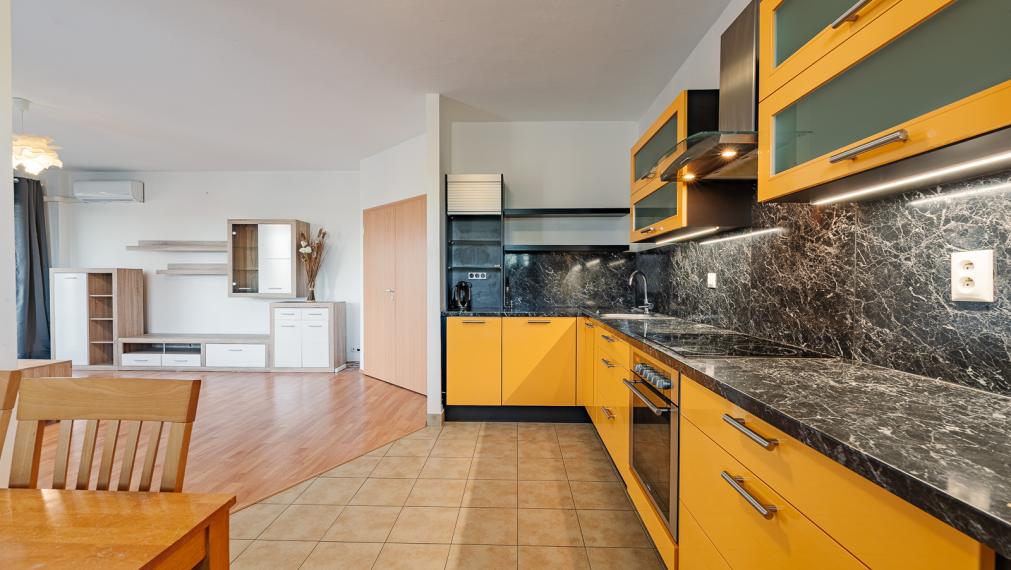 VEĽKÝ PRIESTRANNÝ 2i BYT S LOGGIOU 15M2 - PIVNICA - PARKOVANIE V GARÁŽI