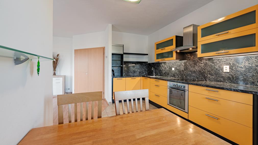 VEĽKÝ PRIESTRANNÝ 2i BYT S LOGGIOU 15M2 - PIVNICA - PARKOVANIE V GARÁŽI