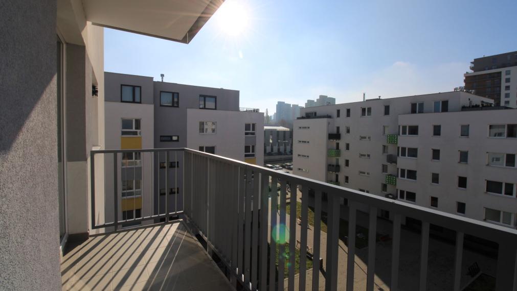 PRI HRUBEJ LÚKE - KRÁSNY 2i BYT V NOVOSTAVBE S BALKÓNOM A PIVNICOU - ZARIADENÝ