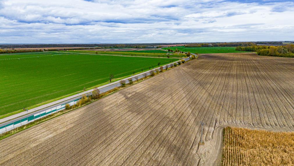 LÚČNY DVOR - INVESTIČNÝ STAVEBNÝ POZEMOK - 2 495 M2