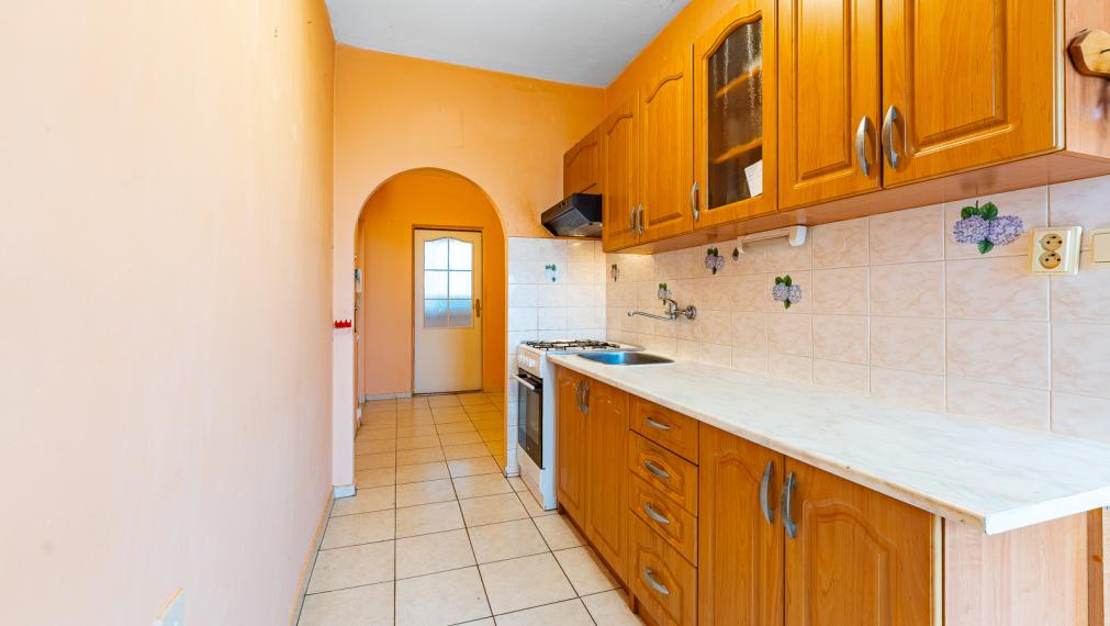 STAVBÁRSKA ul. - VEĽKÝ 2i BYT SO ZASKLENNOU LOGGIOU A PIVNICOU - OTOČENÝ NA 2 SVETOVÉ STRANY