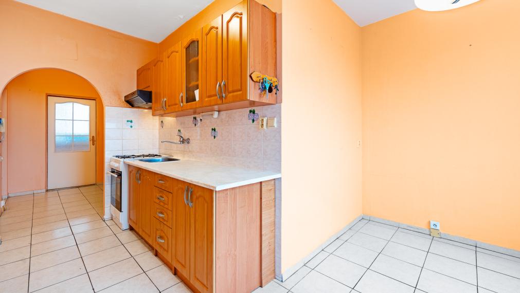 STAVBÁRSKA ul. - VEĽKÝ 2i BYT SO ZASKLENNOU LOGGIOU A PIVNICOU - OTOČENÝ NA 2 SVETOVÉ STRANY