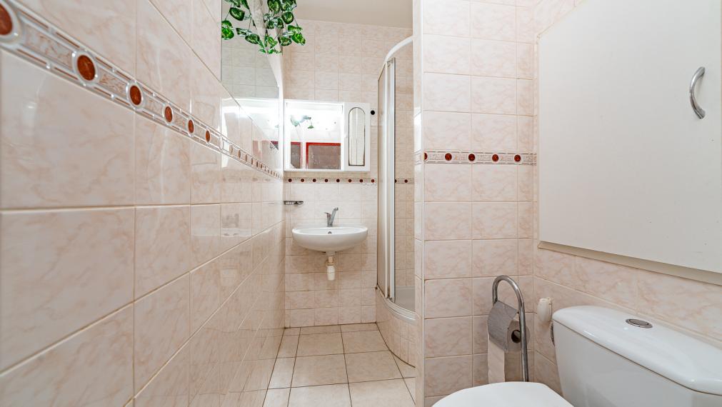 STAVBÁRSKA ul. - VEĽKÝ 2i BYT SO ZASKLENNOU LOGGIOU A PIVNICOU - OTOČENÝ NA 2 SVETOVÉ STRANY