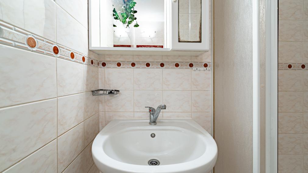 STAVBÁRSKA ul. - VEĽKÝ 2i BYT SO ZASKLENNOU LOGGIOU A PIVNICOU - OTOČENÝ NA 2 SVETOVÉ STRANY