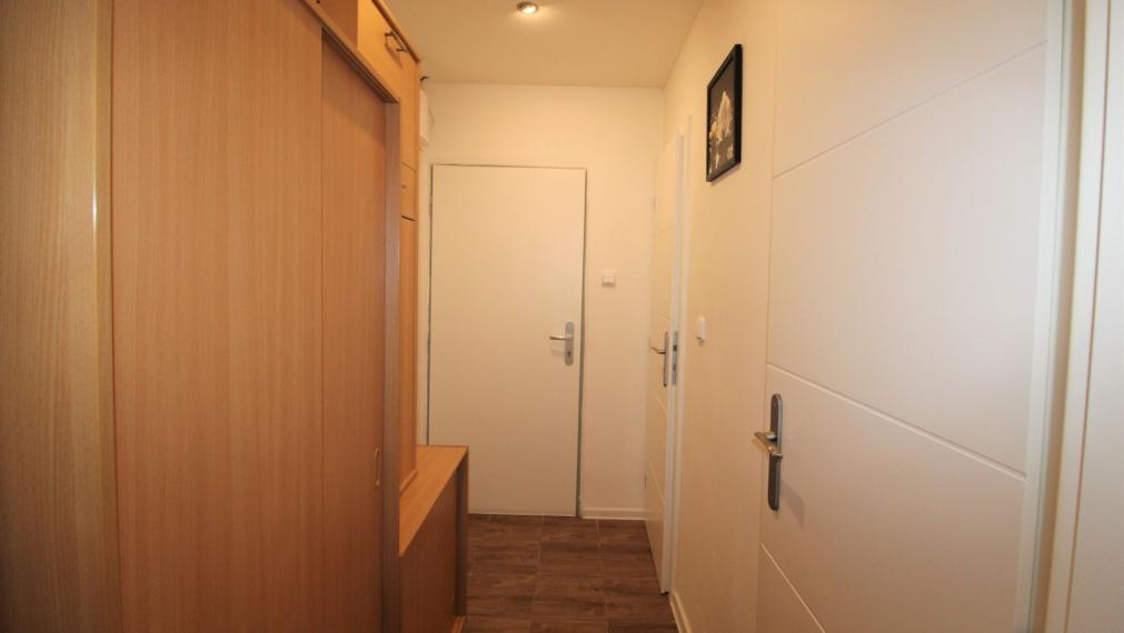 DONNEROVA ul. - V BLÍZKOSTI LÍŠČIEHO ÚDOLIA - 1,5i BYT S PIVNICOU