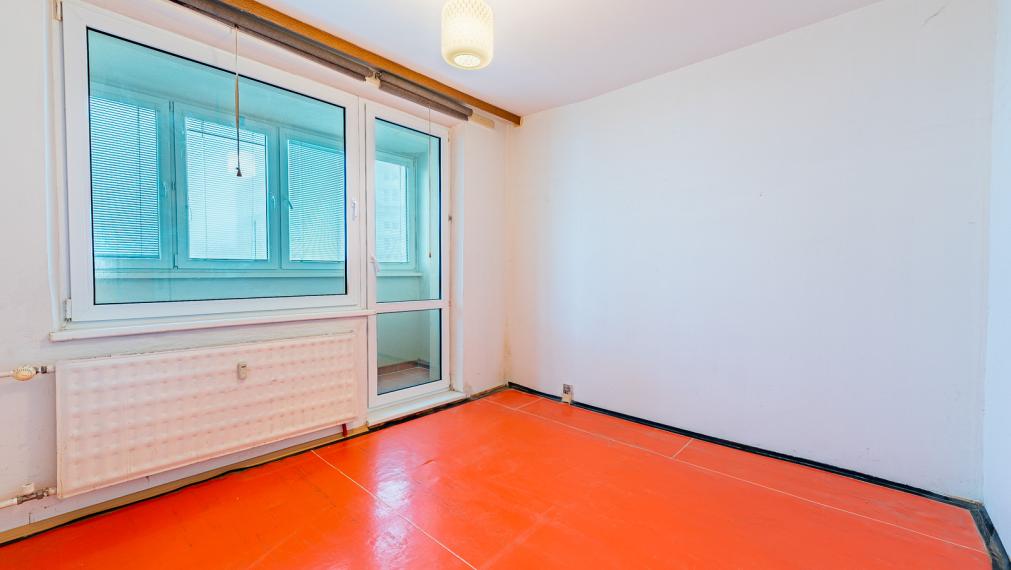 STAVBÁRSKA ul. - VEĽKÝ 2i BYT SO ZASKLENNOU LOGGIOU A PIVNICOU - OTOČENÝ NA 2 SVETOVÉ STRANY