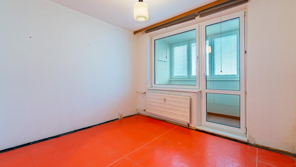 STAVBÁRSKA ul. - VEĽKÝ 2i BYT SO ZASKLENNOU LOGGIOU A PIVNICOU - OTOČENÝ NA 2 SVETOVÉ STRANY