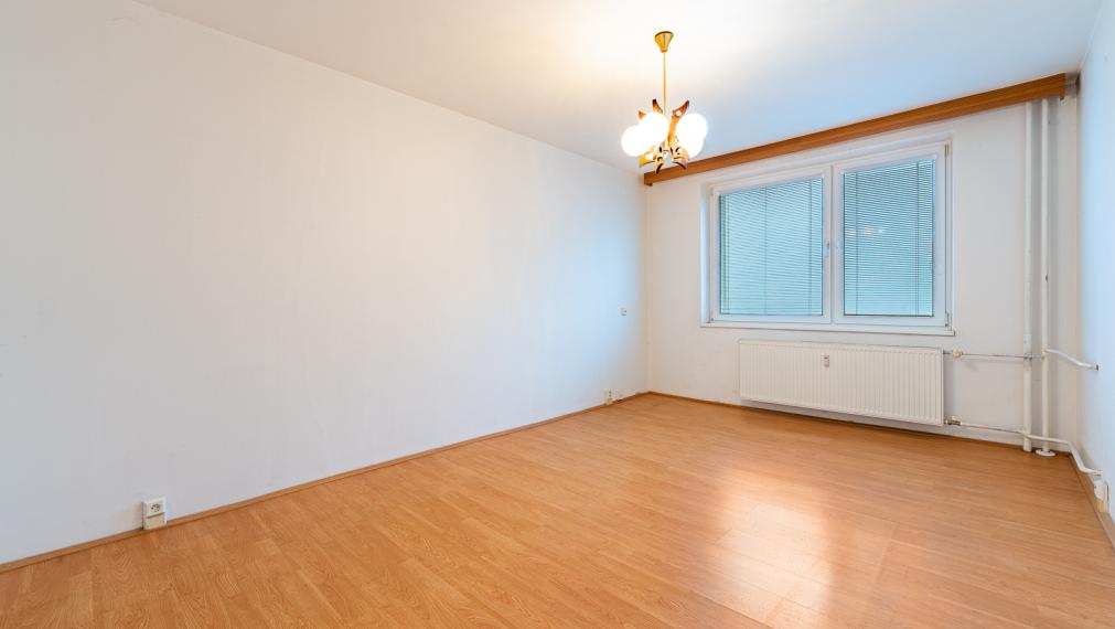 STAVBÁRSKA ul. - VEĽKÝ 2i BYT SO ZASKLENNOU LOGGIOU A PIVNICOU - OTOČENÝ NA 2 SVETOVÉ STRANY