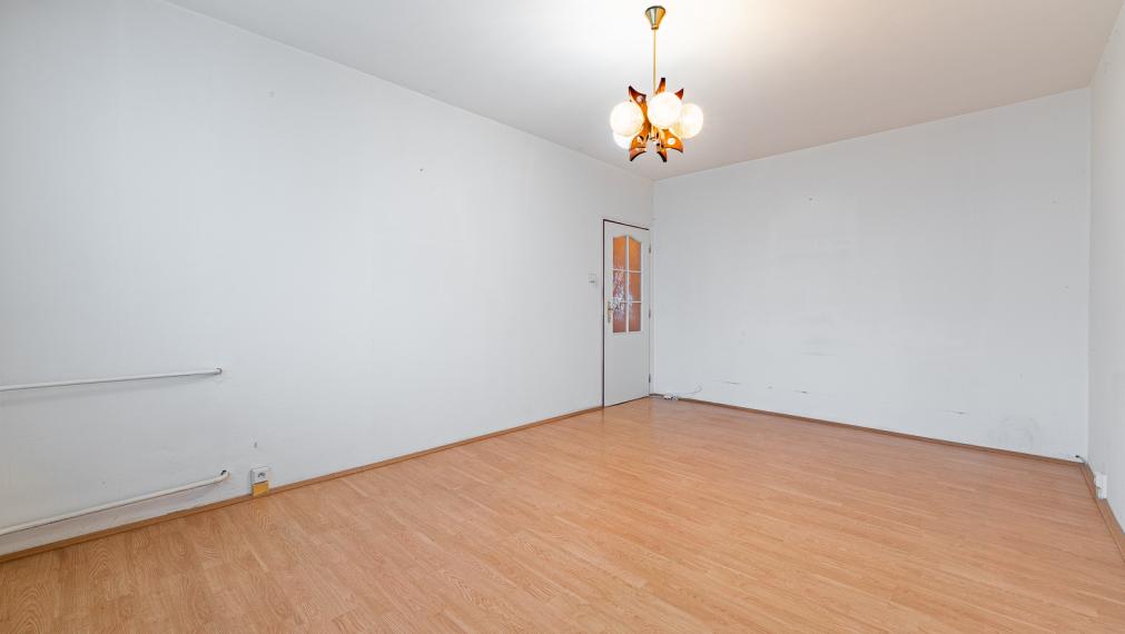 STAVBÁRSKA ul. - VEĽKÝ 2i BYT SO ZASKLENNOU LOGGIOU A PIVNICOU - OTOČENÝ NA 2 SVETOVÉ STRANY