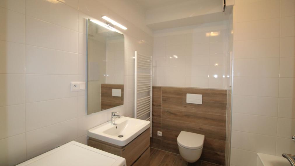 PRI HRUBEJ LÚKE - ZARIADENÝ 2i BYT S PIVNICOU - PARKOVACIE MIESTO V GARÁŽI