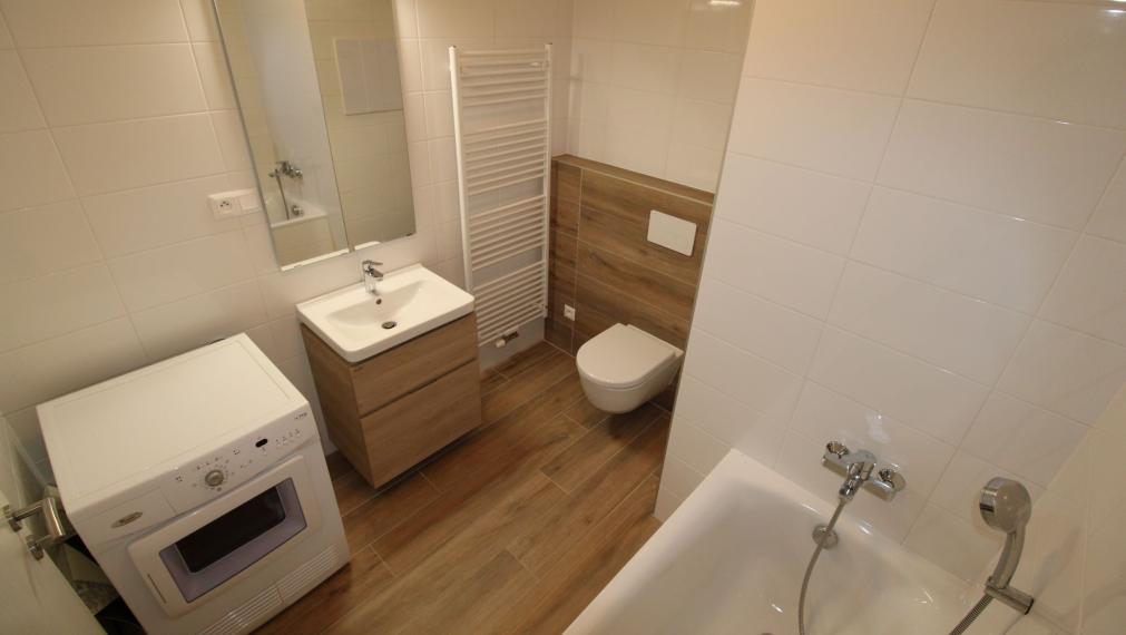 PRI HRUBEJ LÚKE - ZARIADENÝ 2i BYT S PIVNICOU - PARKOVACIE MIESTO V GARÁŽI