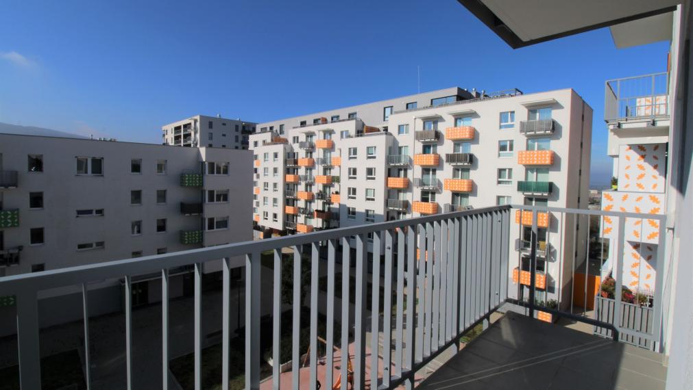 PRI HRUBEJ LÚKE - ZARIADENÝ 2i BYT S PIVNICOU - PARKOVACIE MIESTO V GARÁŽI