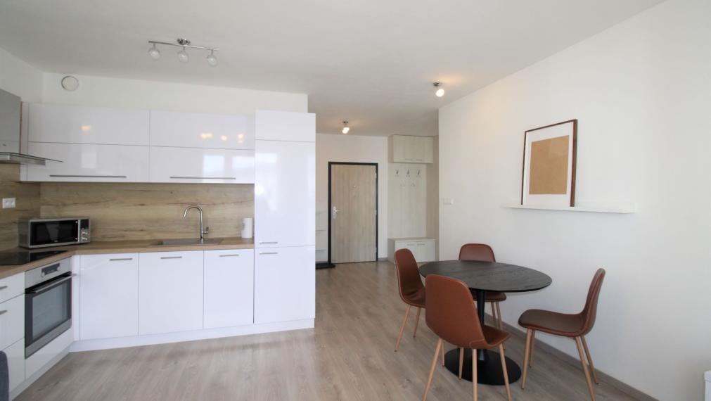 PRI HRUBEJ LÚKE - ZARIADENÝ 2i BYT S PIVNICOU - PARKOVACIE MIESTO V GARÁŽI