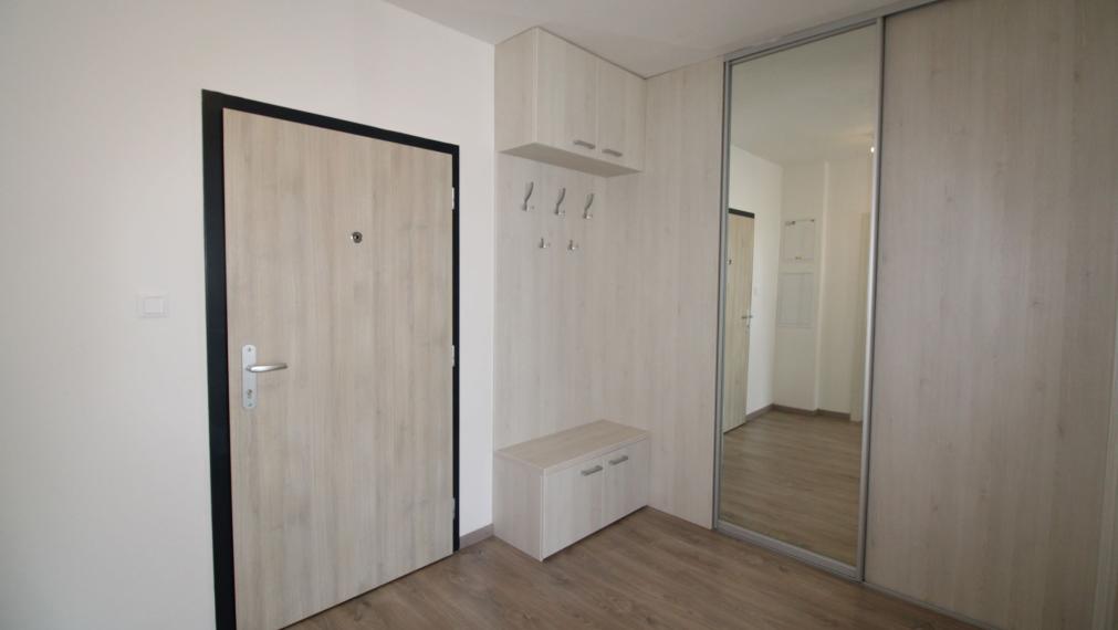 PRI HRUBEJ LÚKE - ZARIADENÝ 2i BYT S PIVNICOU - PARKOVACIE MIESTO V GARÁŽI