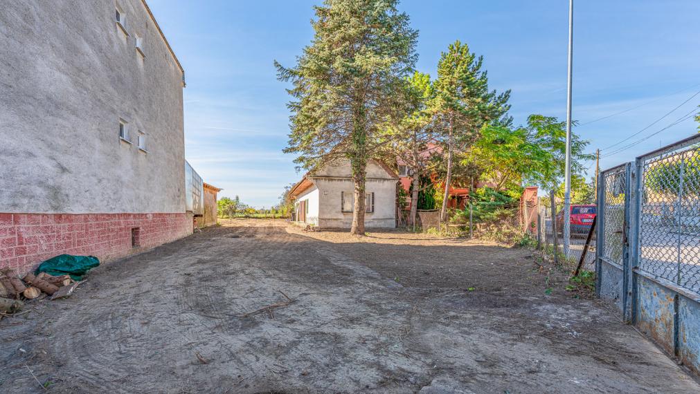 STAVEBNÝ POZEMOK - MOST PRI BRATISLAVE - 857M2