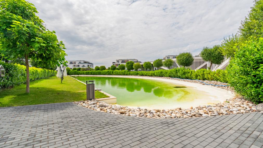 KRÁSNY 2i BYT V NOVOSTAVBE S PREDZÁHRADKOU A PIVNICOU - VONKAJŠIE PARKOVACIE MIESTO