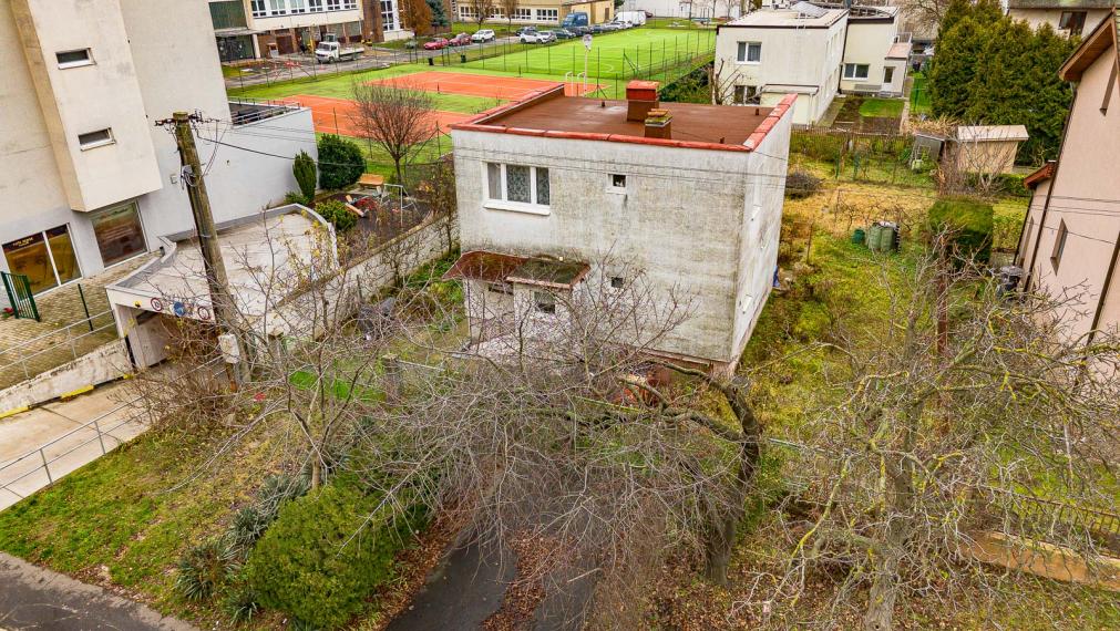 STARŠÍ RODINNÝ DOM NA REKONŠTRUKCIU VO VÝBORNEJ LOKALITE RUŽINOVA - TRNÁVKA