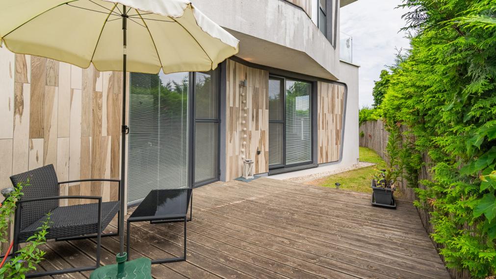 KRÁSNY 2i BYT V REZIDENČNEJ ČASTI TRI VODY - S PREDZÁHRADKOU - PIVNICA