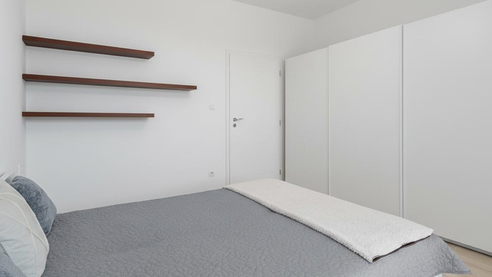 KRÁSNY 2i BYT V REZIDENČNEJ ČASTI TRI VODY - S PREDZÁHRADKOU - PIVNICA