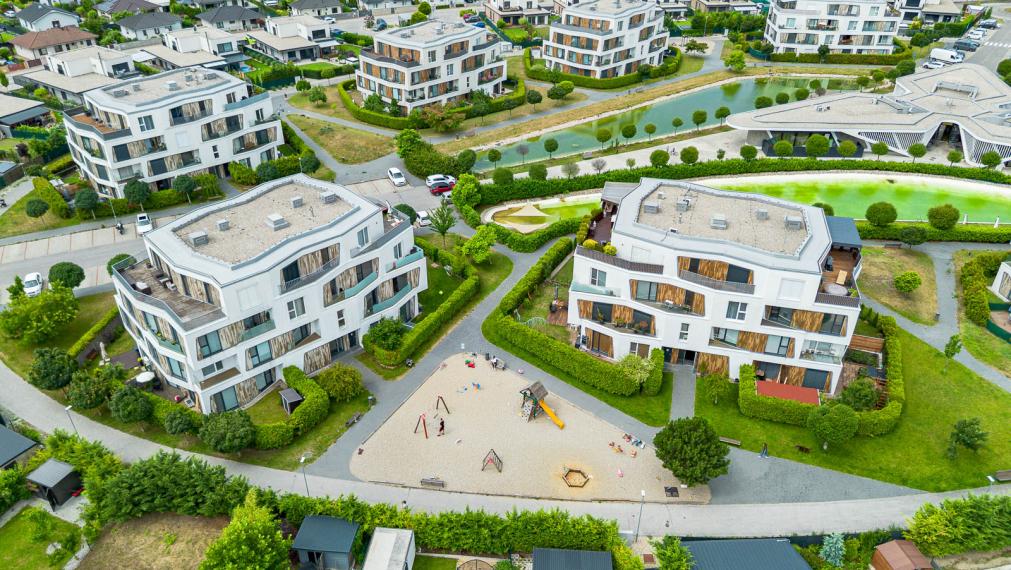 KRÁSNY 2i BYT V REZIDENČNEJ ČASTI TRI VODY - S PREDZÁHRADKOU - PIVNICA