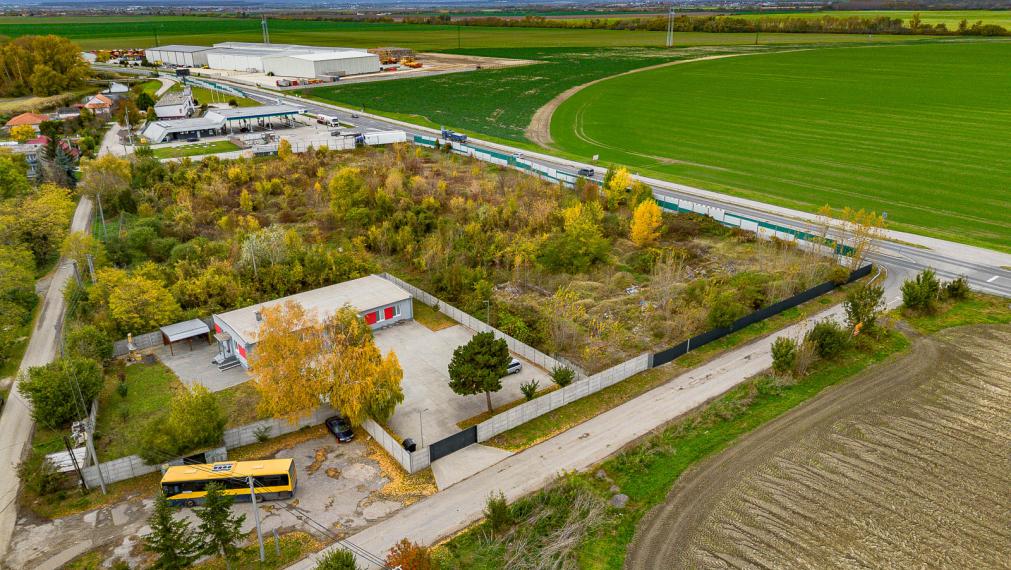 LÚČNY DVOR - INVESTIČNÝ STAVEBNÝ POZEMOK - 2495M2