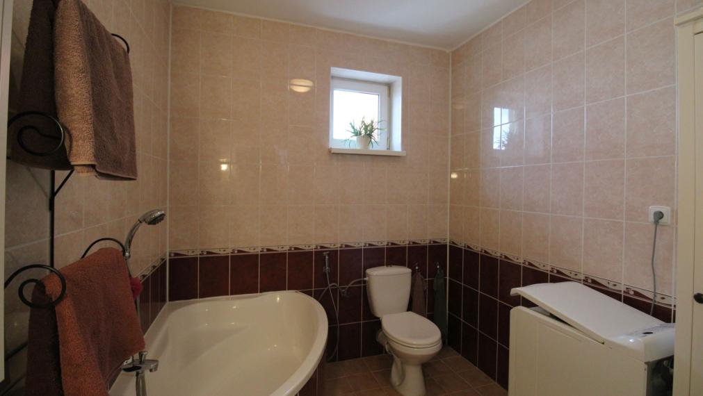 KRÁĽOVA PRI SENCI - ČIASTOČNE ZARIADENÝ 2i BYT S BALKÓNOM A PIVNICOU - 70M2