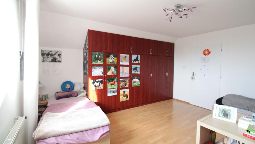 KRÁĽOVA PRI SENCI - ČIASTOČNE ZARIADENÝ 2i BYT S BALKÓNOM A PIVNICOU - 70M2