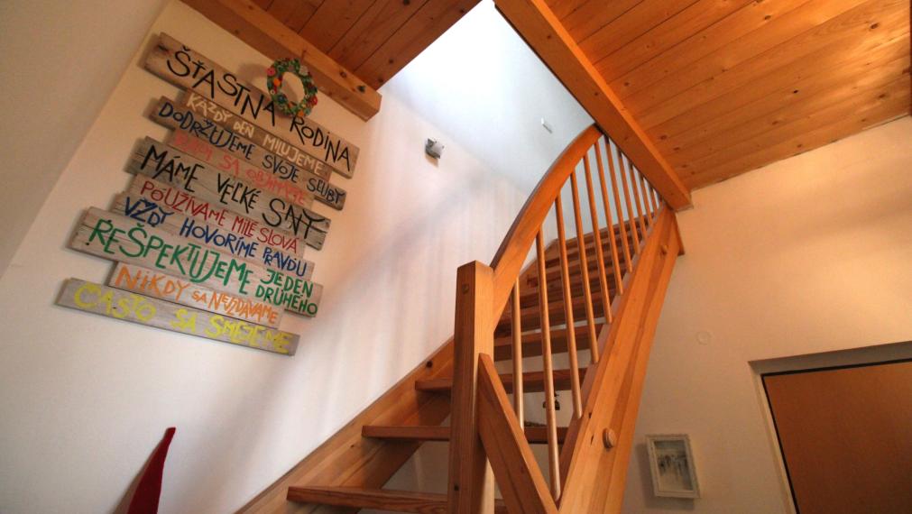 KRÁĽOVA PRI SENCI - ČIASTOČNE ZARIADENÝ 2i BYT S BALKÓNOM A PIVNICOU - 70M2