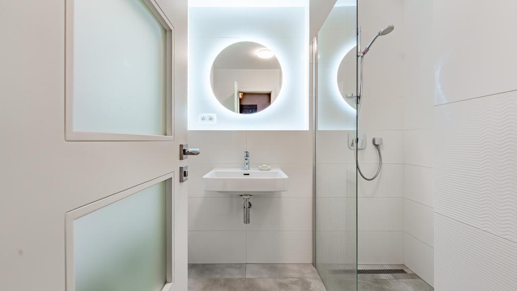 NOVOSTAVBA SOFORA - SLNEČNÝ 2i BYT S LOGGIOU A PIVNICOU OTOČENÝ DO PARKU