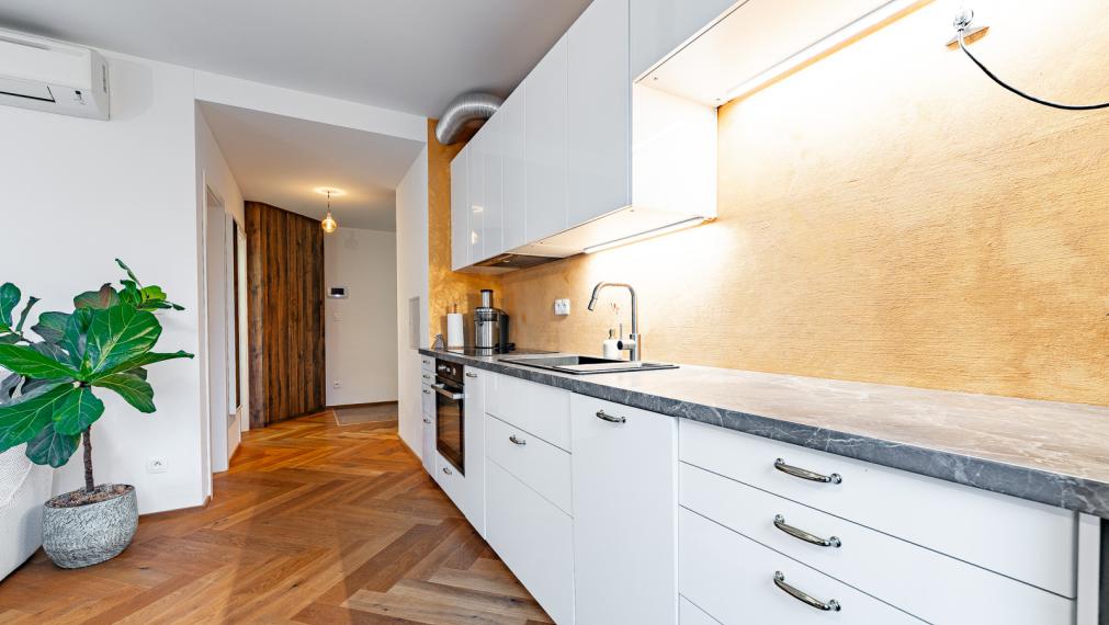 NOVOSTAVBA SOFORA - SLNEČNÝ 2i BYT S LOGGIOU A PIVNICOU OTOČENÝ DO PARKU