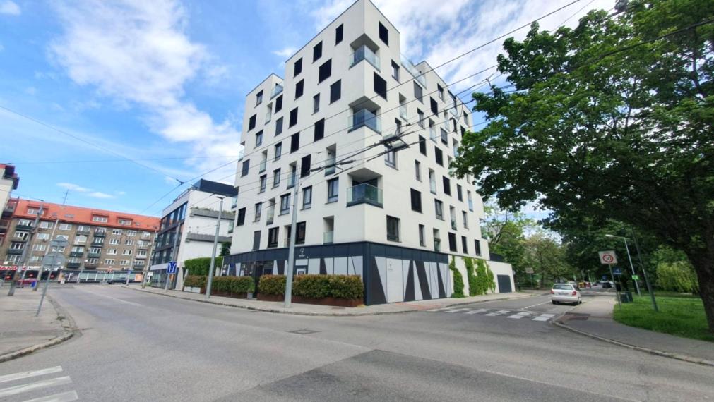 NOVOSTAVBA SOFORA - SLNEČNÝ 2i BYT S LOGGIOU A PIVNICOU OTOČENÝ DO PARKU