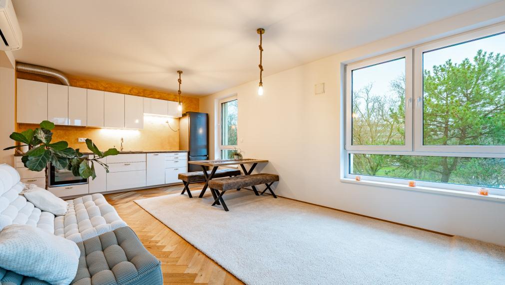 NOVOSTAVBA SOFORA - SLNEČNÝ 2i BYT S LOGGIOU A PIVNICOU - OTOČENÝ DO PARKU