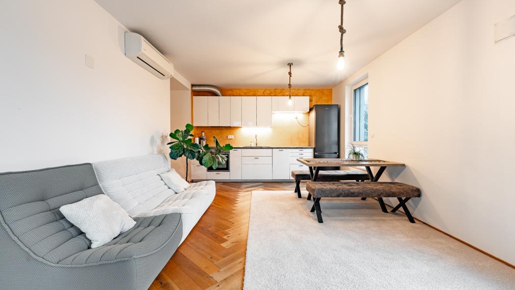 NOVOSTAVBA SOFORA - SLNEČNÝ 2i BYT S LOGGIOU A PIVNICOU - OTOČENÝ DO PARKU