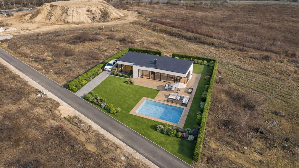 STAVEBNÝ POZEMOK - IVANKA p. DUNAJI - DOMBALE - 586M2