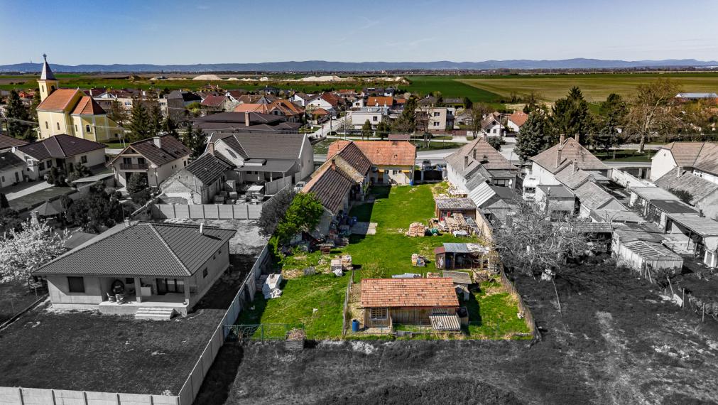 ČAKANY - SAMOSTATNE STOJACI DOM S VEĽKÝM POZEMKOM - MOŽNOSŤ VYUŽITIA AJ NA PODNIKANIE