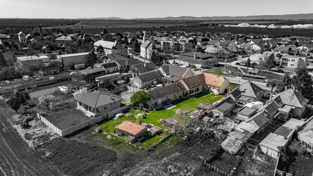 ČAKANY - SAMOSTATNE STOJACI DOM S VEĽKÝM POZEMKOM - MOŽNOSŤ VYUŽITIA AJ NA PODNIKANIE