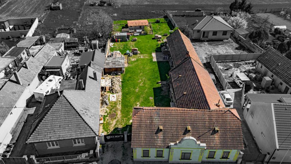 ČAKANY - SAMOSTATNE STOJACI DOM S VEĽKÝM POZEMKOM - MOŽNOSŤ VYUŽITIA AJ NA PODNIKANIE