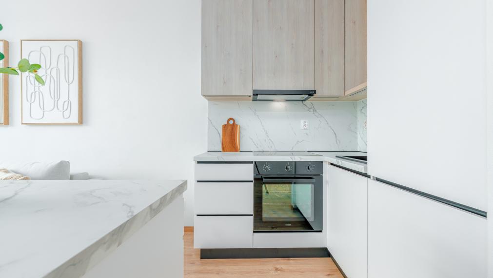 VOĽNÝ IHNEĎ - BERNOLÁKOVSKÁ ul. - ÚPLNE NOVÝ 1i BYT S PREDZÁHRADKOU - PIVNICA